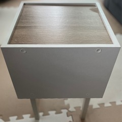 サイドテーブルの画像