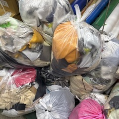 無料大量の生地ハギレ　裁断ハギレ　の画像