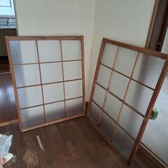 くもりガラス　無料です　2組　４枚あります。