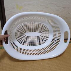 洗濯かご　リッチェル　Richell　小脇に抱えるスタイルの画像