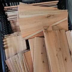 ②　屋内保管A倉庫　段ボール箱に入れた薪　約4.5㎏　焚き火　キャンプ　アウトドア　グランピング　薪ストーブ等の焚き付けに 　那須で薪の画像