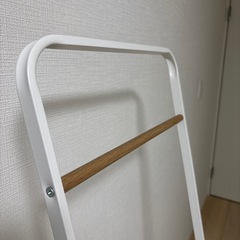 洋服ハンガー掛けの画像