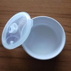 蓋付き食器３点セットの画像