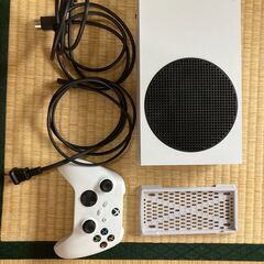 Xbox Series S 512GB (縦置きスタンド付き)の画像