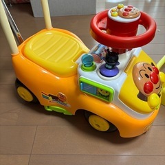 アンパンマン　よくばりビジーカー　手押し車　アンパンマンカー
の画像