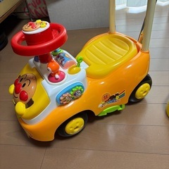 アンパンマン　よくばりビジーカー　手押し車　アンパンマンカー
の画像