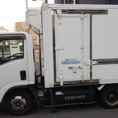 いすず エルフ CNG (天然ガス) ２トン冷蔵車の画像