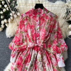 25000円で購入　新品未使用　華やかな花柄ワンピースの画像