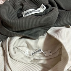 タートルネックシャツ　セマンテックデザイン 2枚セット　1点は2800円の画像