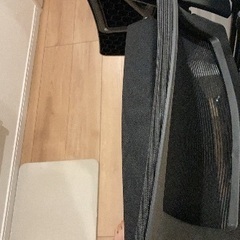 スツールタイプで飲み物ホルダー付き