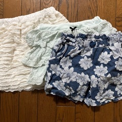 １３０サイズのガールズ　６着+おまけセットの画像