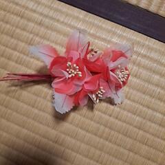 ピンク系のコサージュの画像