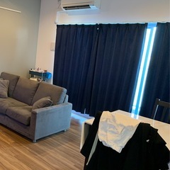 カーテン　ネイビー色