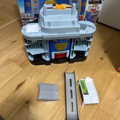 トミカ　ぐるっと変形！DXポリスステーションの画像