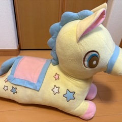 ベビーぬいぐるみの木馬の画像