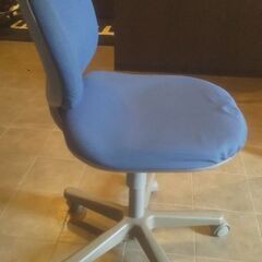 古い事務用の椅子です。無料で差し上げます。の画像