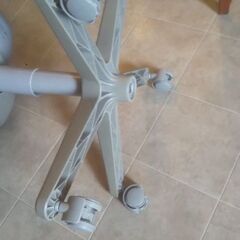 古い事務用の椅子です。無料で差し上げます。の画像