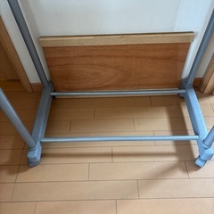 ハンガーラック受け渡し相談中の画像