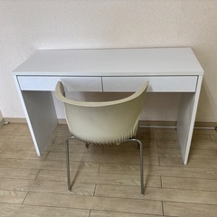 ホワイト　机と椅子