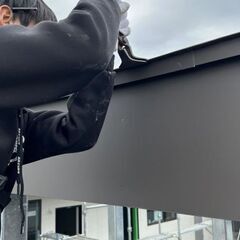 【日給11,000円×好きなだけ稼げるインセンティブ制あり！】屋根をデザインする板金作業スタッフ☆独自の上司選択制◎ユニークなスタッフ多数の働きやすい職場！未経験から独立も可能◎あなたの独立を全力応援します！の画像