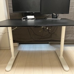 IKEA机 BEKANTデスク 横120cm×縦80cm×高さ72cmの画像