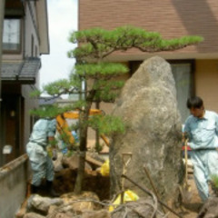 ▼正社員：造園の現場作業員【未経験OK】▼ 公共案件中心！柔軟な休日体制で安心勤務◎ 超少人数の現場！アットホームな環境で働きやすい◎ 10年以上勤務の社員在籍！長く続けられる安心職場◎の画像