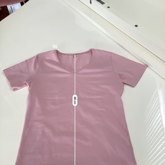 UNIQLO  V カットTシャツの画像