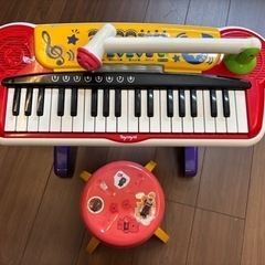 おもちゃピアノ
