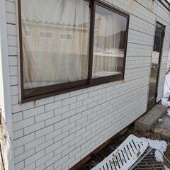 プレハブ小屋、底抜けてます