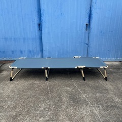 折りたたみベッド　簡易ベッドの画像