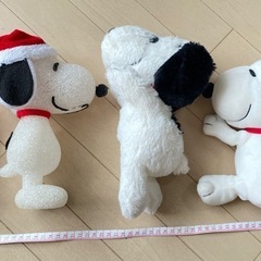 【お値下げ中】スヌーピーぬいぐるみ4体セット（光るサンタスヌーピー付き）の画像