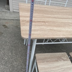 テーブル、イスの画像