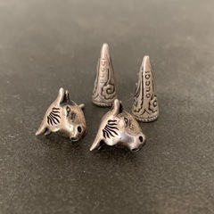 グッチ　アンガーフォレスト　牛ピアス 希少 グッチ アラベスク アンガーフォレスト ブル ピアス