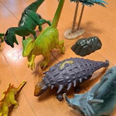 恐竜フィギュアセットの画像