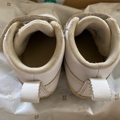 asics スクスクシューズの画像