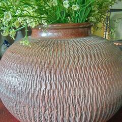 壺  陶器 約  31×32cm  大きいの画像