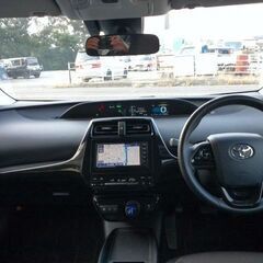 誰でも車が買える次世代低与信ローン専門店／ 安心の１年保証付き 距離無制限！中古車販売 カーメル山梨店　令和２年トヨタプリウス　71000㌔の画像