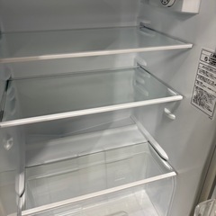 🐧【冷蔵庫】お1人用 ハイセンス２ドア 【アールワンはマンガ倉庫とタッグを組んで高価買取!!地域最大級！】の画像