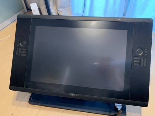 ワコム 液晶ペンタブ　Cintig 24HD DTK-2400