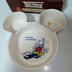 新品未使用ディズニー110thアニバーサリープレートとミッキー、ミニーの湯呑みの画像