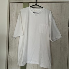 取引中GUメンズTシャツ