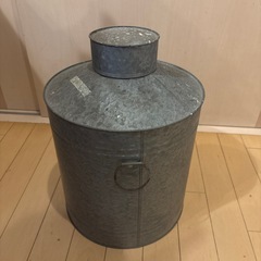 レトロなブリキのお茶缶(中)