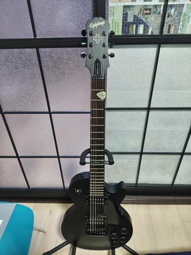 有名なEpiphoneレスポールエレキギターです。 (てるてる坊主
