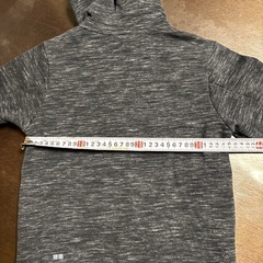 UNIQLO kidsパーカー　120サイズの画像