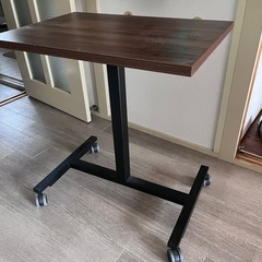 キャスター付　昇降式テーブルの画像