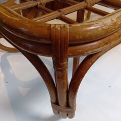 レトロな　天板ガラスのテーブルですの画像