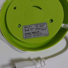 ※当選者様とお話し中※【無料】【新品】コンパクトサイズの電気ケトル（容量0.8リットル）　ホワイト×ライトグリーン　電気ポットの画像