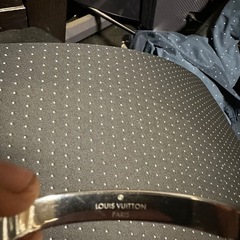 ルイヴィトンのバングルの画像