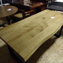 ダイニングテーブルの画像