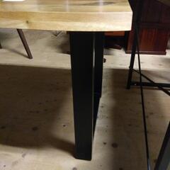 ダイニングテーブルの画像